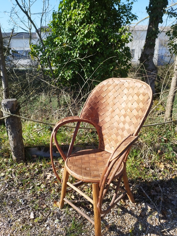 Fauteuil en châtaignier art pop 1950 
