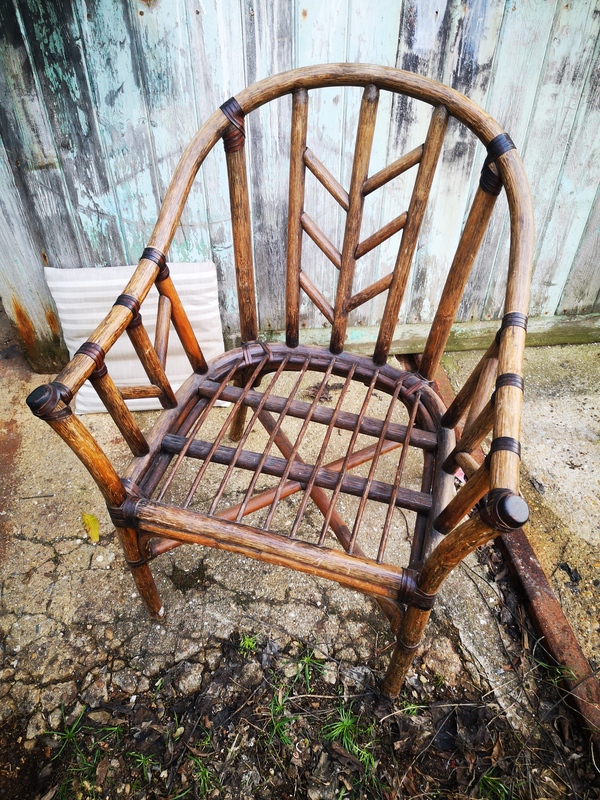 Fauteuil en rotin et cuir