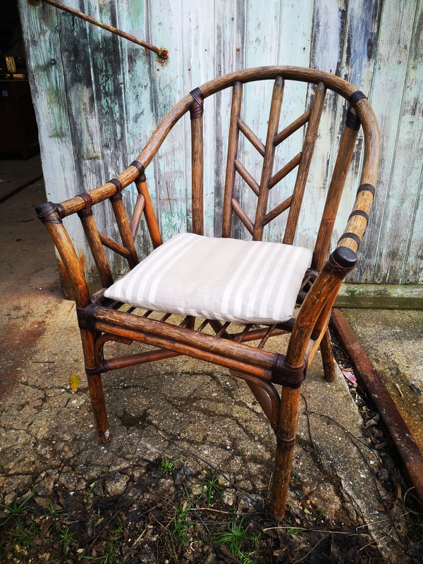 Fauteuil en rotin et cuir