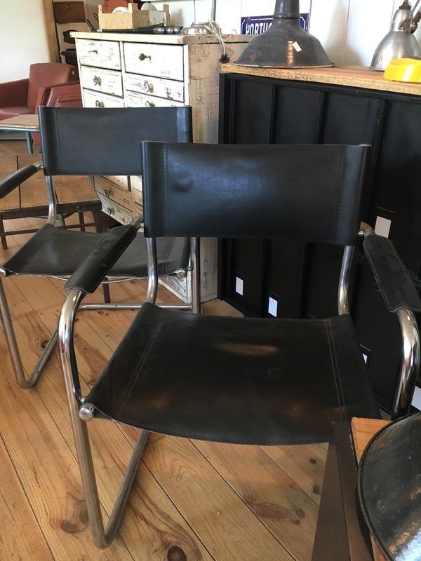 Fauteuils chrome et cuir