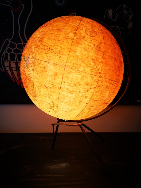 Globe terrestre Girard Barrère Thomas