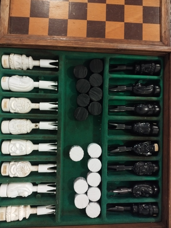 Jeu d'échec mignonettes années 70 