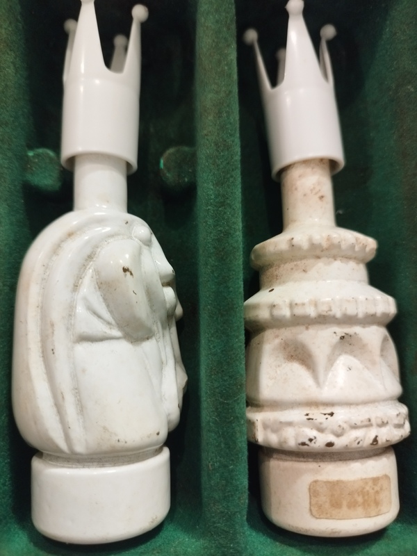 Jeu d'échec mignonettes années 70 