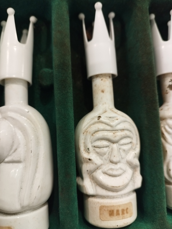 Jeu d'échec mignonettes années 70 