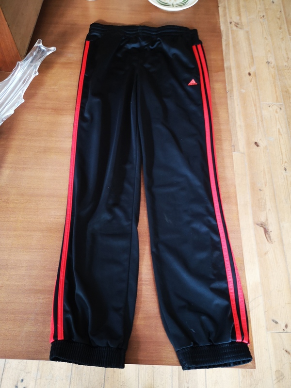 Jogging adidas vintage XL mais ressemble à un L actuel  années 90