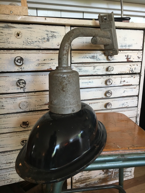 Lampadaire entrepôt usine