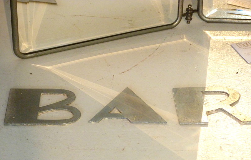 Lettres en métal café bar