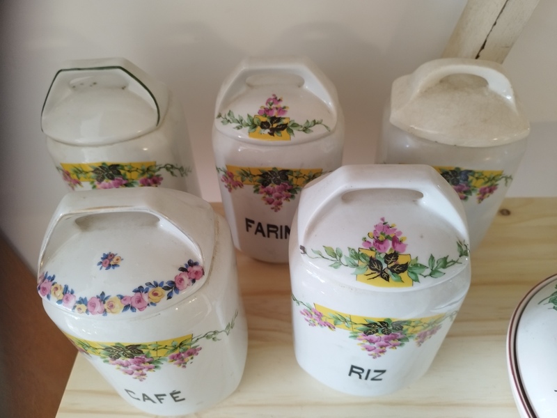 Lot cinq pots d'épices