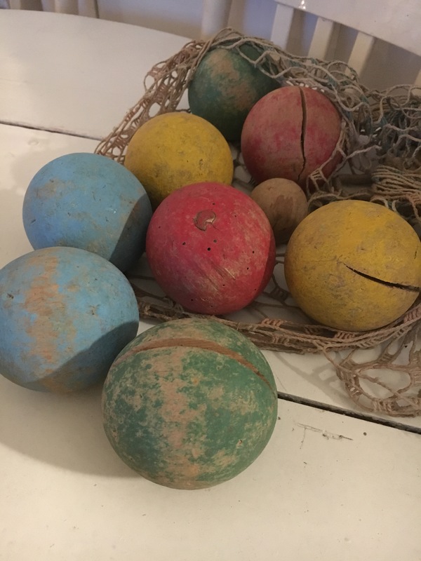 Lot de boules de pétanque en bois