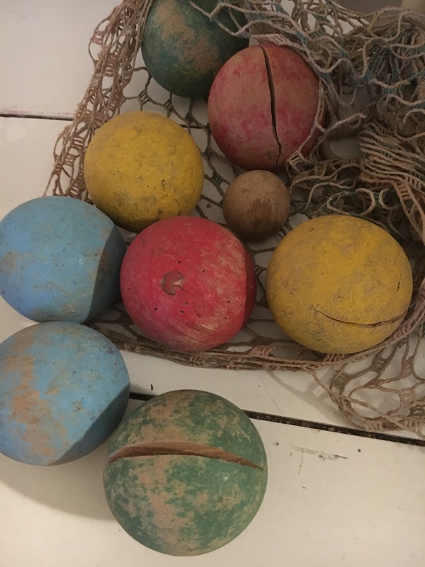 Lot de boules de pétanque en bois