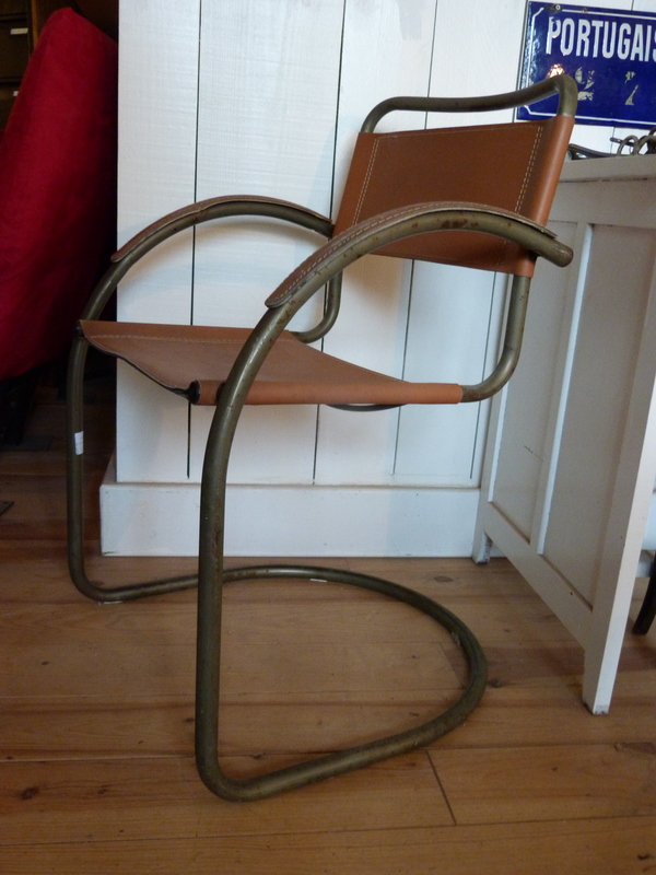 Lot de deux fauteuil alu et cuir 70s