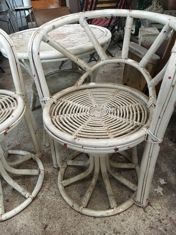 Lot de deux fauteuils en rotin