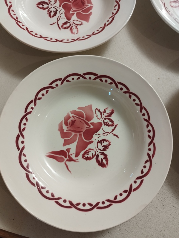 Lot de quatre assiettes Sarreguemines