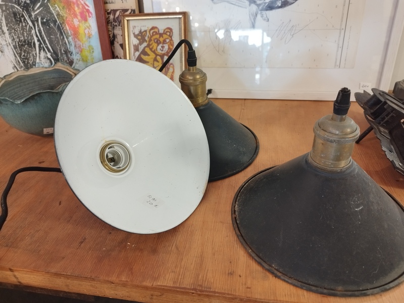 Lot de trois abat jour atelier 