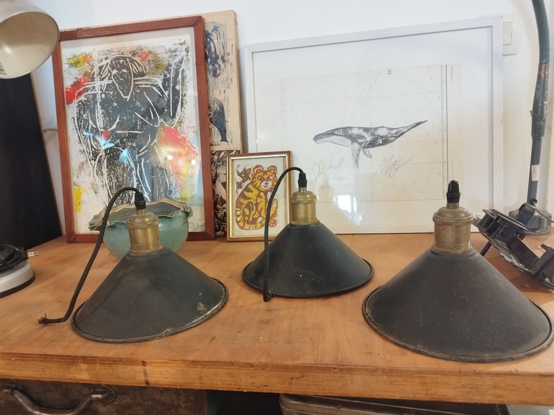 Lot de trois abat jour atelier 