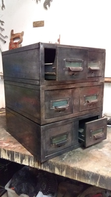 Lot de trois bloc deux tiroirs