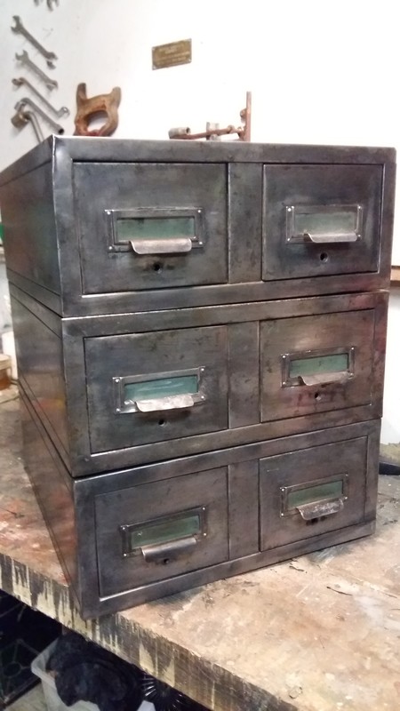 Lot de trois bloc deux tiroirs