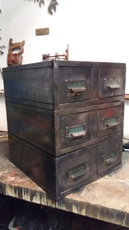 Lot de trois bloc deux tiroirs