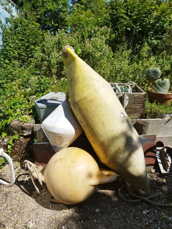 Lot de trois bouées 