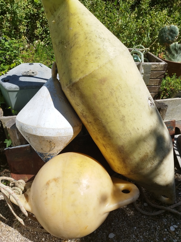 Lot de trois bouées 