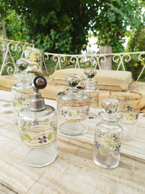 Lot flacons de salle de bains