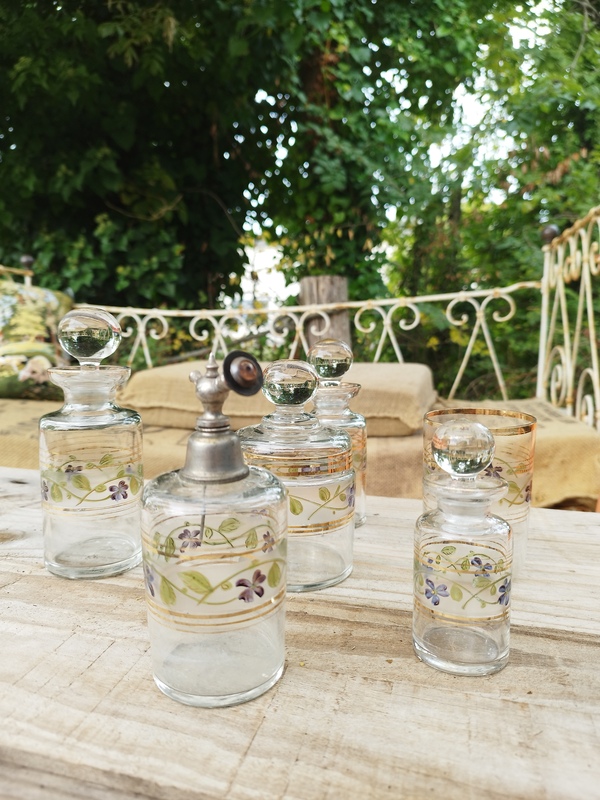 Lot flacons de salle de bains