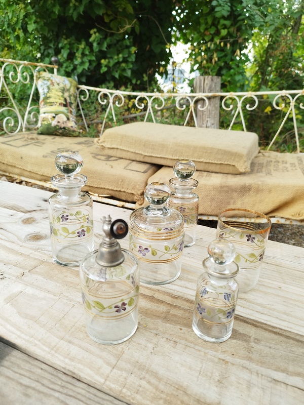 Lot flacons de salle de bains