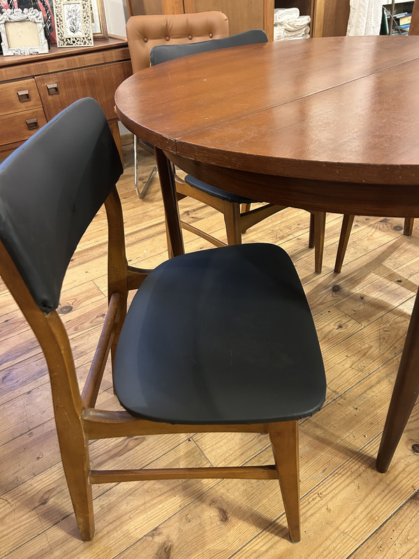 Lot quatre chaises mid century 