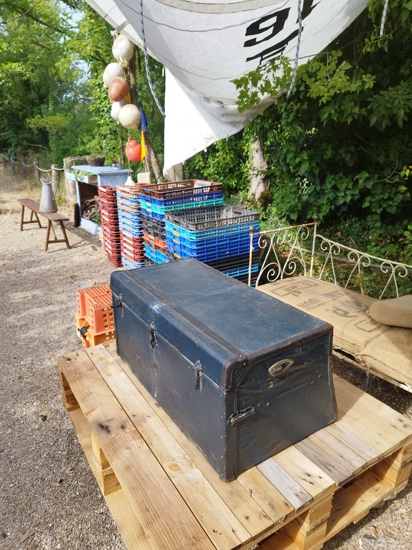 Malle de voiture ancienne