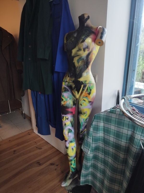 Mannequin vintage peint