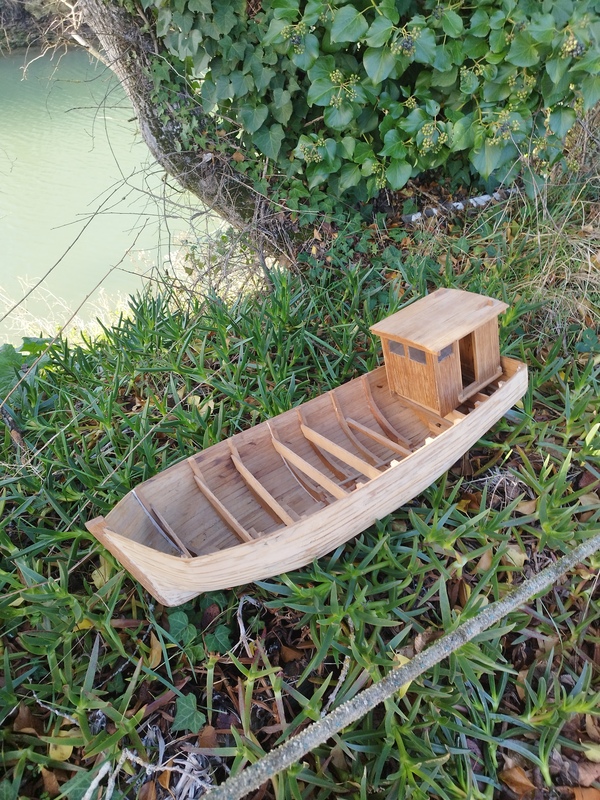 Maquette bateau pêche bois.