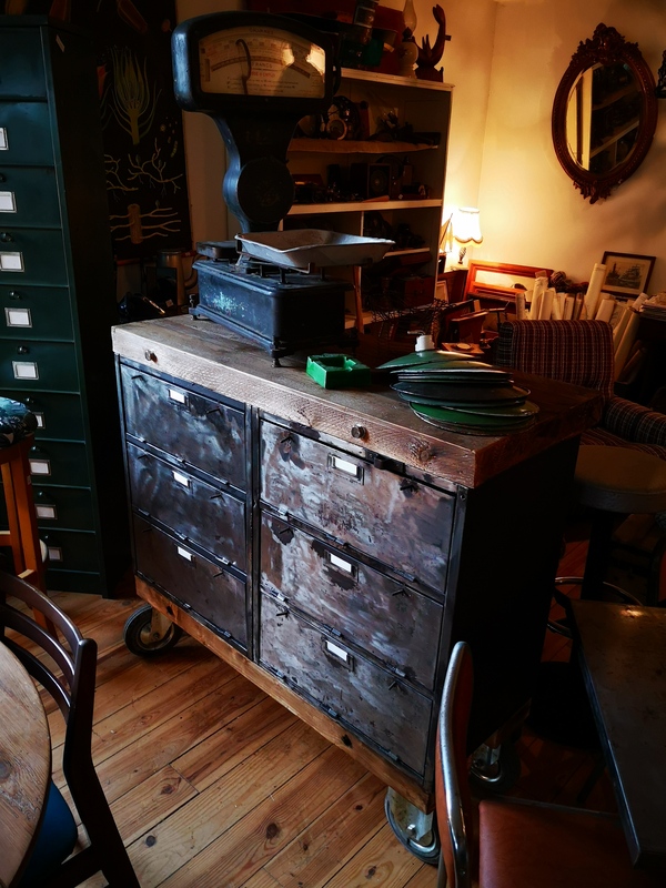 Meuble d'atelier militaire