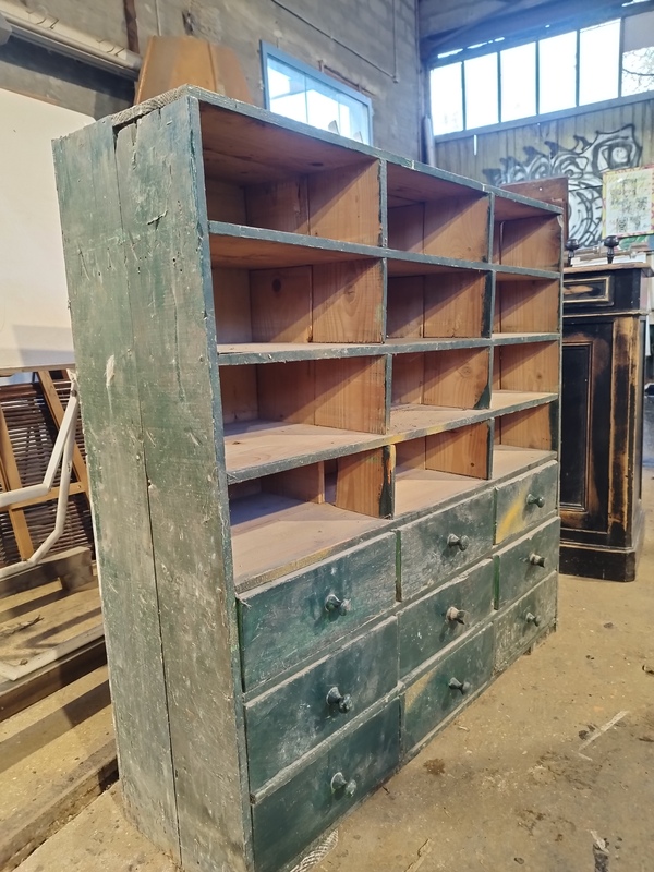 Meuble de métiers à tiroirs