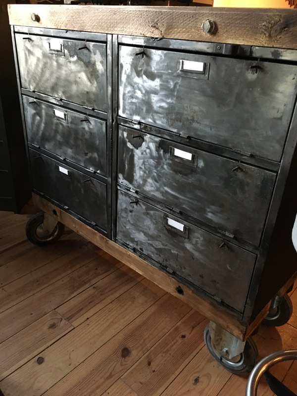 Meuble de métiers atelier militaire