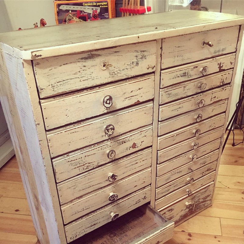 Meuble de métiers patiné