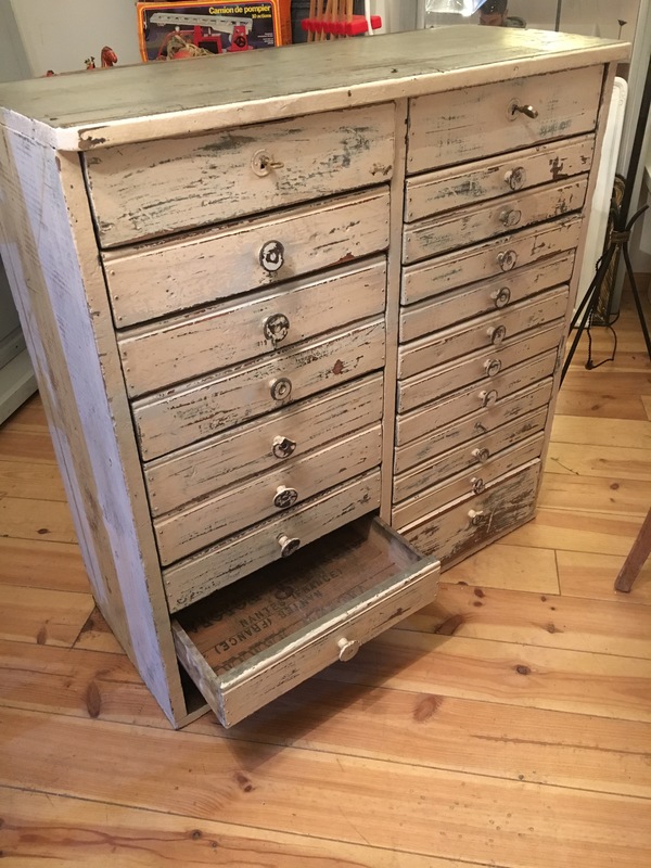 Meuble de métiers patiné