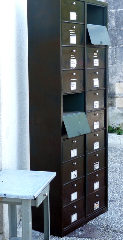 Meuble industriel à clapets