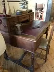 Bureau ancien en bois écritoire cuir