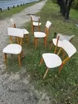 Chaises bois et skai blanc