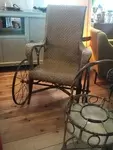 Fauteuil de repos rotin roues fer forgé 