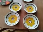 Lot de quatre assiettes  flower power 70s