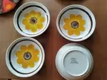 Lot de quatre assiettes  flower power 70s