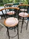 Lot de quatre tabourets acier et bois 