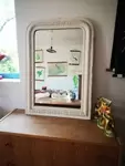 Miroir ancien piqué cadre bois blanc