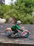 Moto en tôle jouet vintage