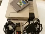 Nintendo NES, câbles et un jeux 