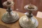 Paire de bougeoirs anciens