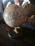 Petit globe en tôle