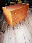 Petite commode compacte 