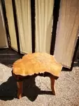 Table basse en bois brut 